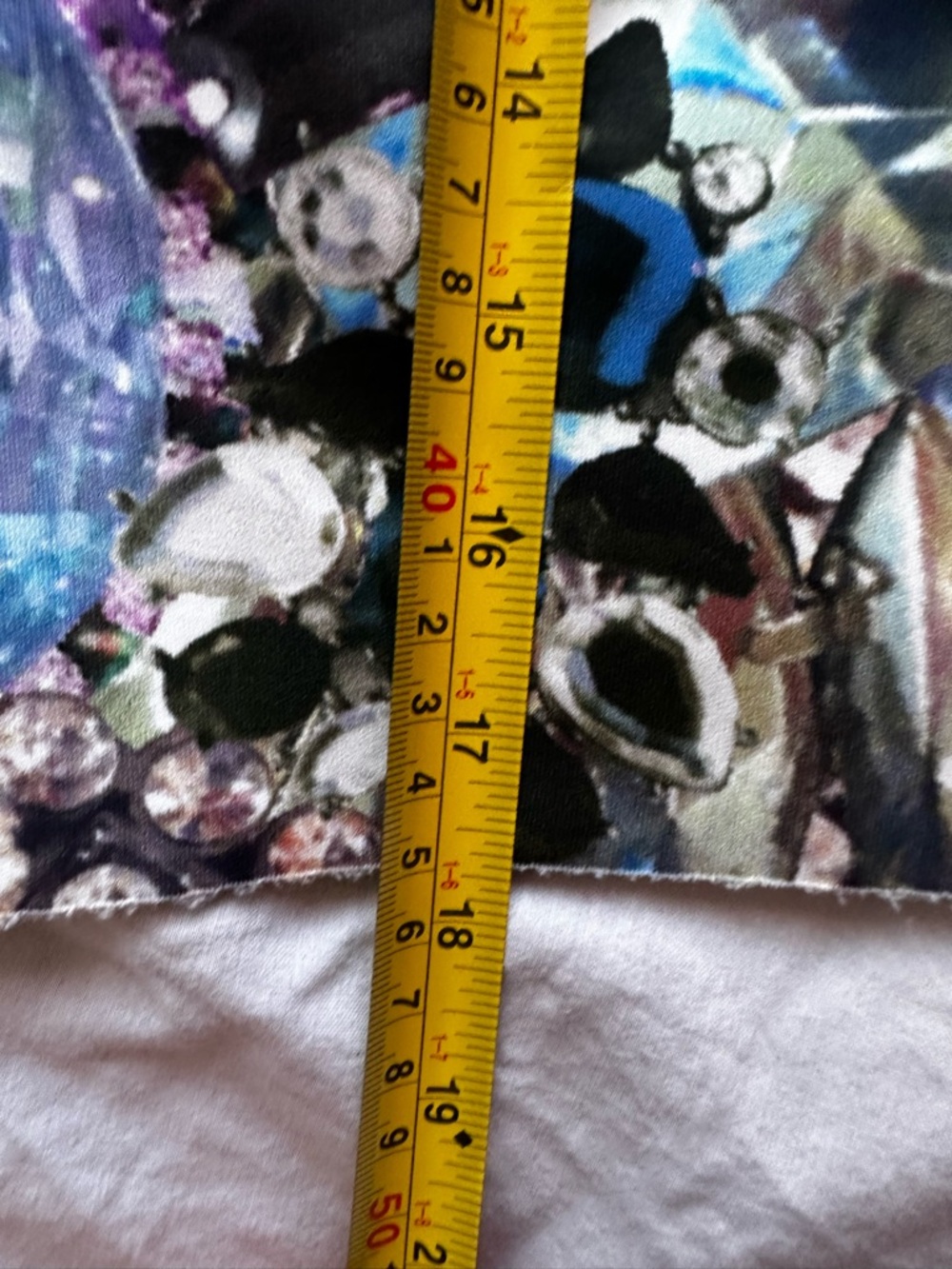 H&M Jewel Print Cropped Long Sleeve Top Gemstone Graphic Crop Top Size 2 - Picture 5 of 10